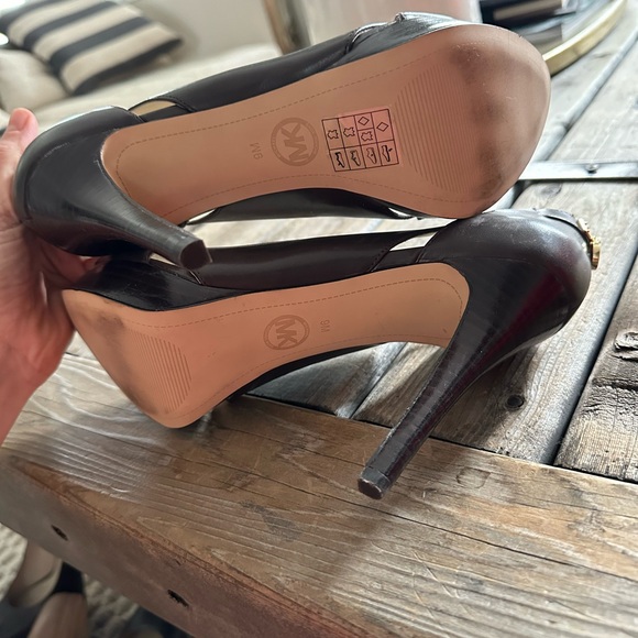as new CHOCOLATE BROWN Michael Kors heels - Picture 4 of 5
